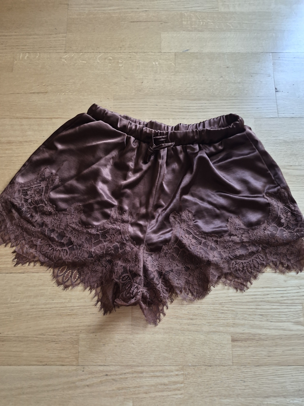 SHEIN Brown Satin Lace-Trim High Waist Shorts - Picture 3 of 6